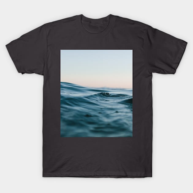 Ocean Waves T-Shirt by igzine